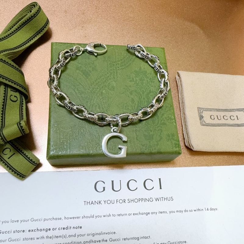 G*u*i bracelets